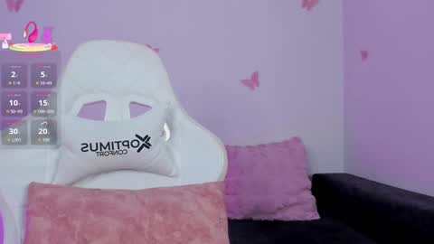 Snapshot of emilyrive chatting on 10-07-25, 10:45 Emily online show from 10-07-25, 10:45