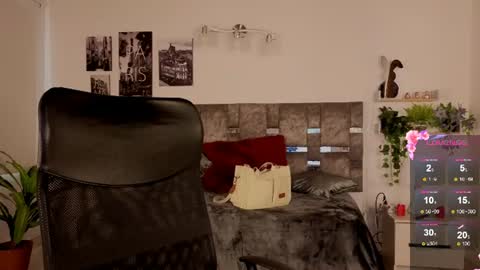 Snapshot of emilyrousex chatting on 07-15-26, 04:56 emilyrousex online show from 07-15-26, 04:56