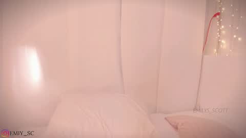 Snapshot of emilys_scott chatting on 01-11-25, 07:49 Emy online show from 01-11-25, 07:49