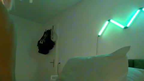 emilysworld89 online show from 04-06-26, 08:54