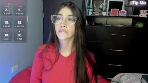 Snapshot of emilytafur chatting on 04-18-26, 12:03 Emy online show from 04-18-26, 12:03