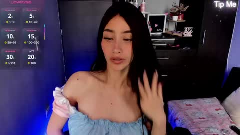 Snapshot of emilytafur chatting on 05-14-26, 02:02 Emy online show from 05-14-26, 02:02