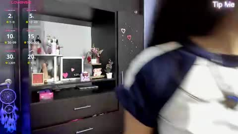 Snapshot of emilytafur chatting on 06-11-26, 11:58 Emy online show from 06-11-26, 11:58