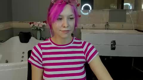 Snapshot of emilytrase chatting on 03-25-26, 01:44 Betty online show from 03-25-26, 01:44