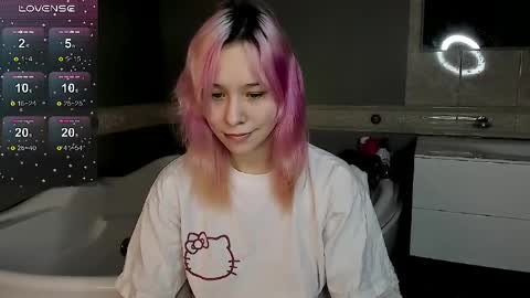 Snapshot of emilytrase chatting on 04-09-26, 01:16 Betty online show from 04-09-26, 01:16