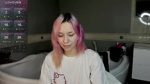 Snapshot of emilytrase chatting on 04-09-26, 06:19 Betty online show from 04-09-26, 06:19