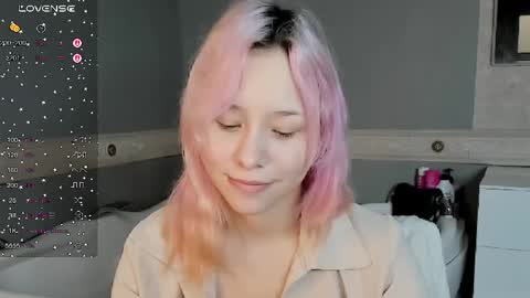 Snapshot of emilytrase chatting on 04-10-26, 01:44 Betty online show from 04-10-26, 01:44