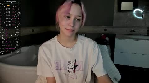 Snapshot of emilytrase chatting on 04-11-26, 01:21 Betty online show from 04-11-26, 01:21