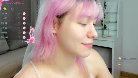 Snapshot of emilytrase chatting on 06-06-26, 01:11 Betty online show from 06-06-26, 01:11