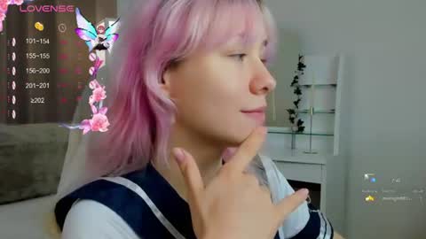 Snapshot of emilytrase chatting on 06-11-26, 02:53 Betty online show from 06-11-26, 02:53
