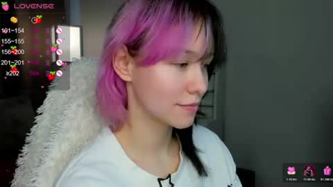 Snapshot of emilytrase chatting on 07-17-26, 01:12 Betty online show from 07-17-26, 01:12