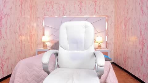 Emily  2200 - 600GMT-5 online show from 10-05-25, 09:13