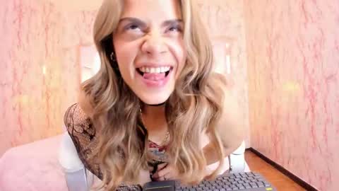 Emily  2200 - 600GMT-5 online show from 05-21-26, 08:27