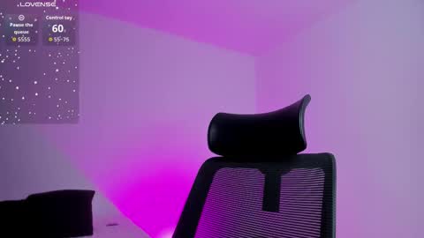 Snapshot of emilywillis8 chatting on 09-15-25, 12:27 E M I L Y online show from 09-15-25, 12:27