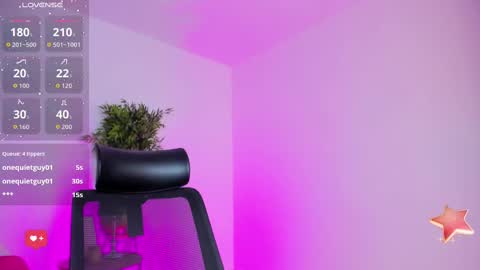 Snapshot of emilywillis8 chatting on 09-23-25, 04:10 E M I L Y online show from 09-23-25, 04:10