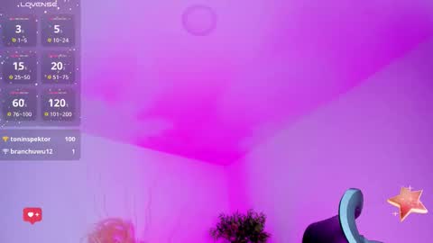 Snapshot of emilywillis8 chatting on 10-06-25, 04:15 E M I L Y online show from 10-06-25, 04:15