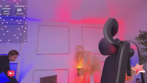 Snapshot of emilywillis8 chatting on 11-24-25, 01:11 E M I L Y online show from 11-24-25, 01:11