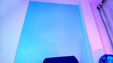 Snapshot of emilywithe_ chatting on 01-21-25, 07:26 online show from 01-21-25, 07:26