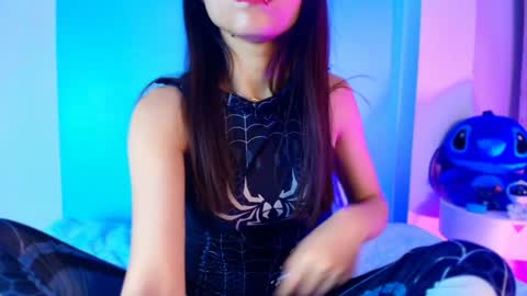 Snapshot of emilywithe_ chatting on 01-24-25, 04:37 online show from 01-24-25, 04:37