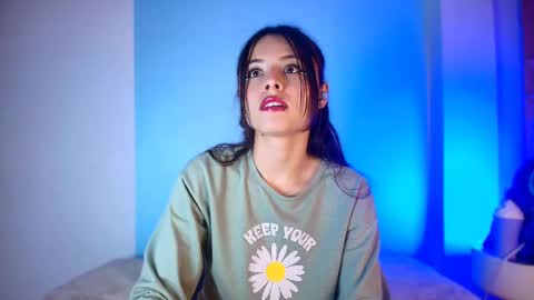 Snapshot of emilywithe_ chatting on 02-21-25, 03:12 online show from 02-21-25, 03:12