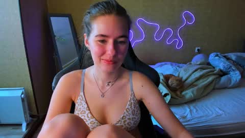 Snapshot of emilyy____ chatting on 05-06-26, 10:09 Emily online show from 05-06-26, 10:09
