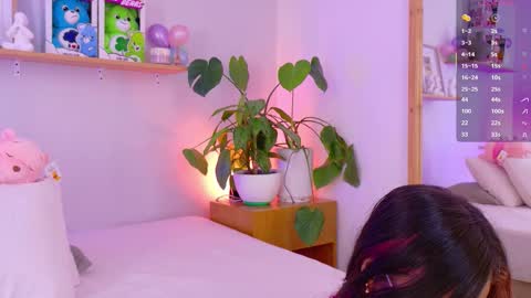 Snapshot of emilyy_bank chatting on 12-17-25, 08:04 Emily Bank online show from 12-17-25, 08:04