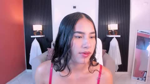 emilyy_kim online show from 10-28-25, 10:01