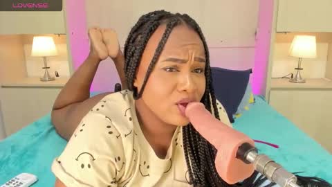 Snapshot of emilyystuart chatting on 11-26-25, 04:57 Emily online show from 11-26-25, 04:57