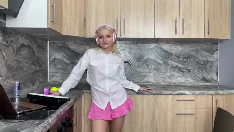 Snapshot of eminent_eva chatting on 01-22-25, 05:38 Eminent Eva online show from 01-22-25, 05:38