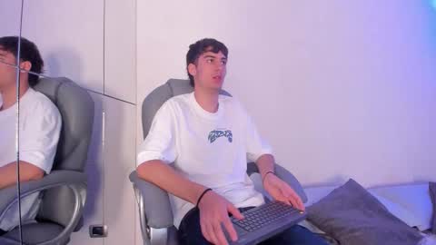 emir_ozan online show from 11-21-25, 11:31