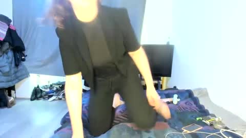 Snapshot of emliyjamesmjb chatting on 02-12-25, 12:44 emliyjamesmjb online show from 02-12-25, 12:44