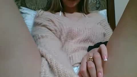 emma_991 online show from 01-05-25, 12:42