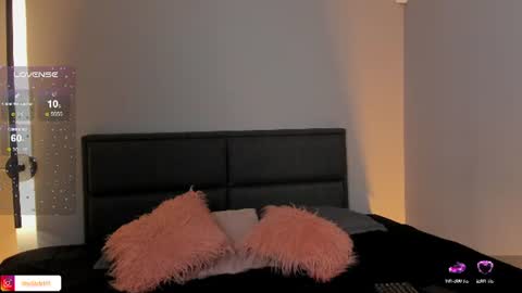 Snapshot of emma__clark__ chatting on 07-10-26, 08:33 Emma Clark online show from 07-10-26, 08:33