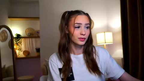 Snapshot of emma__cutiee chatting on 01-24-25, 02:49 Your Emma online show from 01-24-25, 02:49