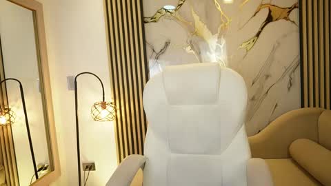 emma__walkerr_ online show from 04-06-26, 07:04