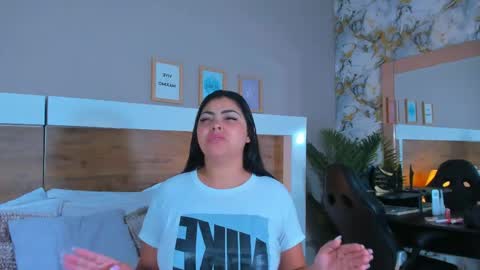 Emma  online show from 05-12-26, 07:05