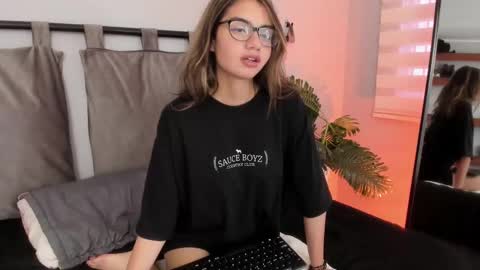 Snapshot of emma_bloom__ chatting on 02-03-25, 08:13 Emma Bloom online show from 02-03-25, 08:13