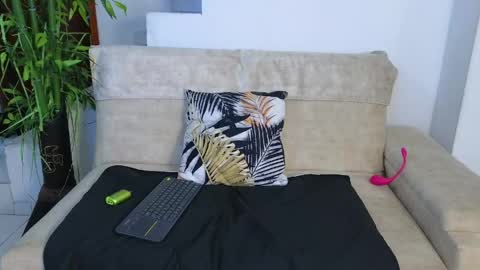 Snapshot of emma_blue_ chatting on 05-10-26, 06:29 Emma Blue modelo independiente online show from 05-10-26, 06:29
