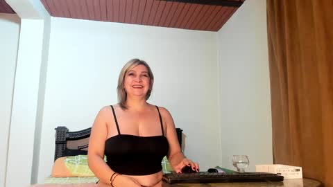 Snapshot of emma_brown777 chatting on 01-12-25, 02:14 ALBA  online show from 01-12-25, 02:14