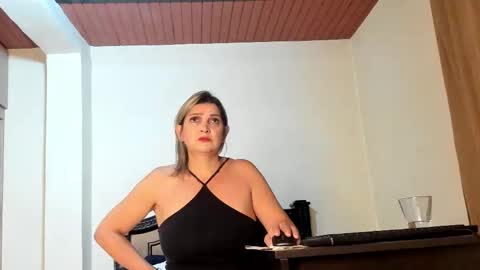 Snapshot of emma_brown777 chatting on 09-22-25, 01:07 ALBA  online show from 09-22-25, 01:07