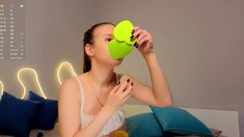 Emma online show from 03-25-26, 02:17