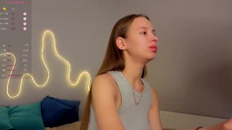 Snapshot of emma_clon chatting on 07-10-26, 01:32 Emma online show from 07-10-26, 01:32