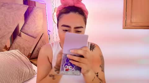 EMMA  online show from 12-18-25, 11:33