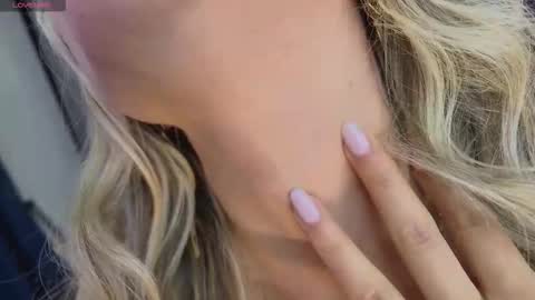 Snapshot of emma_coronel chatting on 10-19-25, 11:27 emma coronel online show from 10-19-25, 11:27