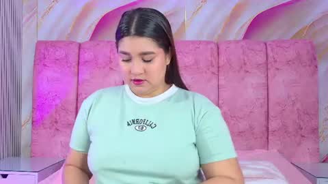 Snapshot of emma_curvy1 chatting on 07-17-26, 03:46 Emma online show from 07-17-26, 03:46