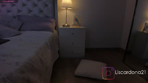 Snapshot of emma_dee chatting on 06-11-26, 12:32 emma_dee online show from 06-11-26, 12:32