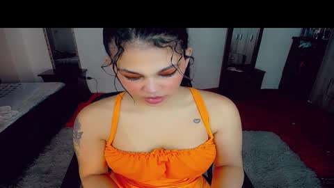 Snapshot of emma_diva chatting on 02-05-25, 11:06 emma online show from 02-05-25, 11:06