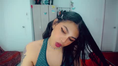 Snapshot of emma_diva chatting on 09-12-25, 09:48 emma online show from 09-12-25, 09:48