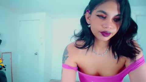 Snapshot of emma_diva chatting on 10-16-25, 12:00 emma online show from 10-16-25, 12:00