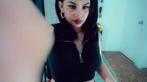 Snapshot of emma_diva chatting on 10-28-25, 12:47 emma online show from 10-28-25, 12:47